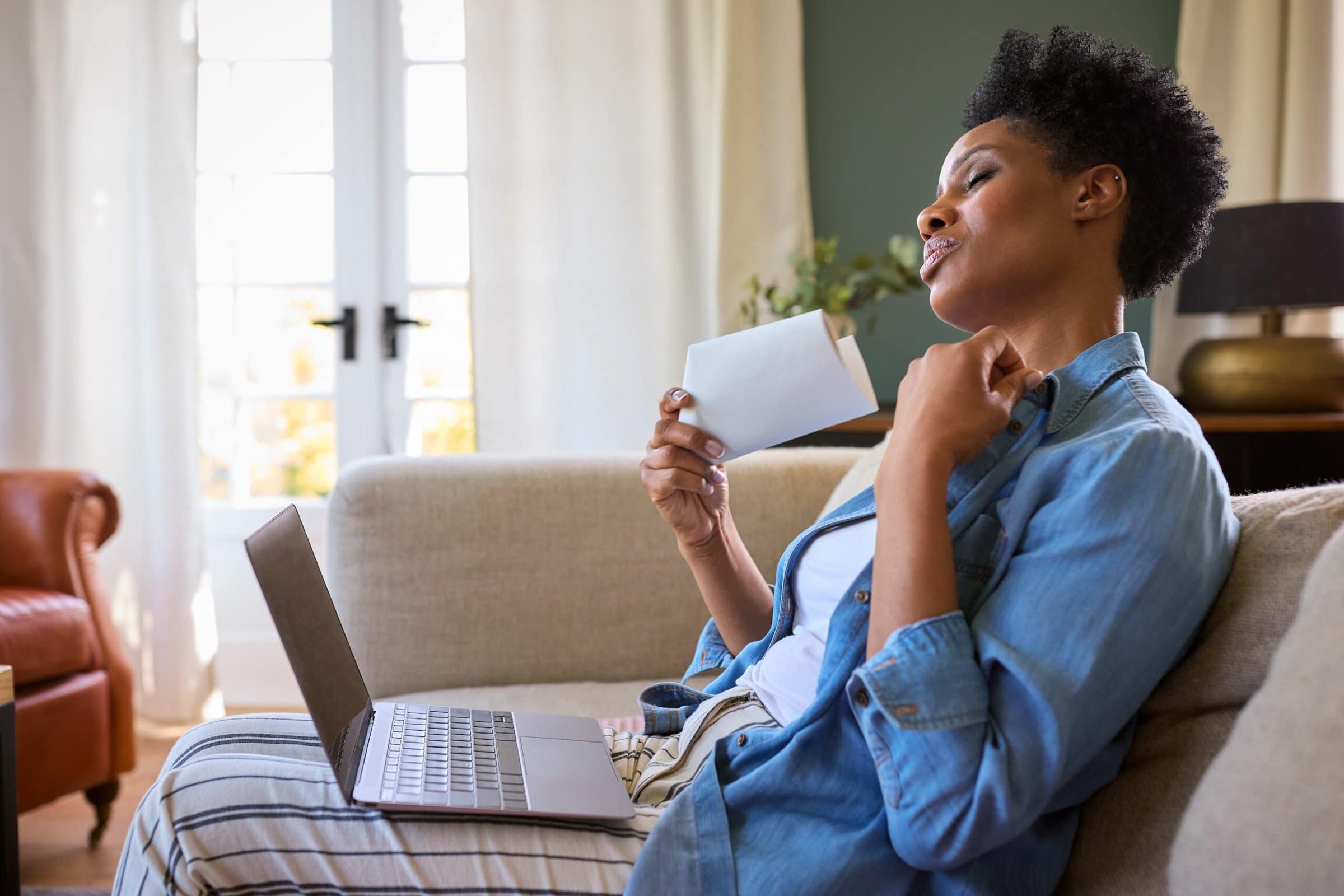 Menopausal hot flashes: Causes and treatments